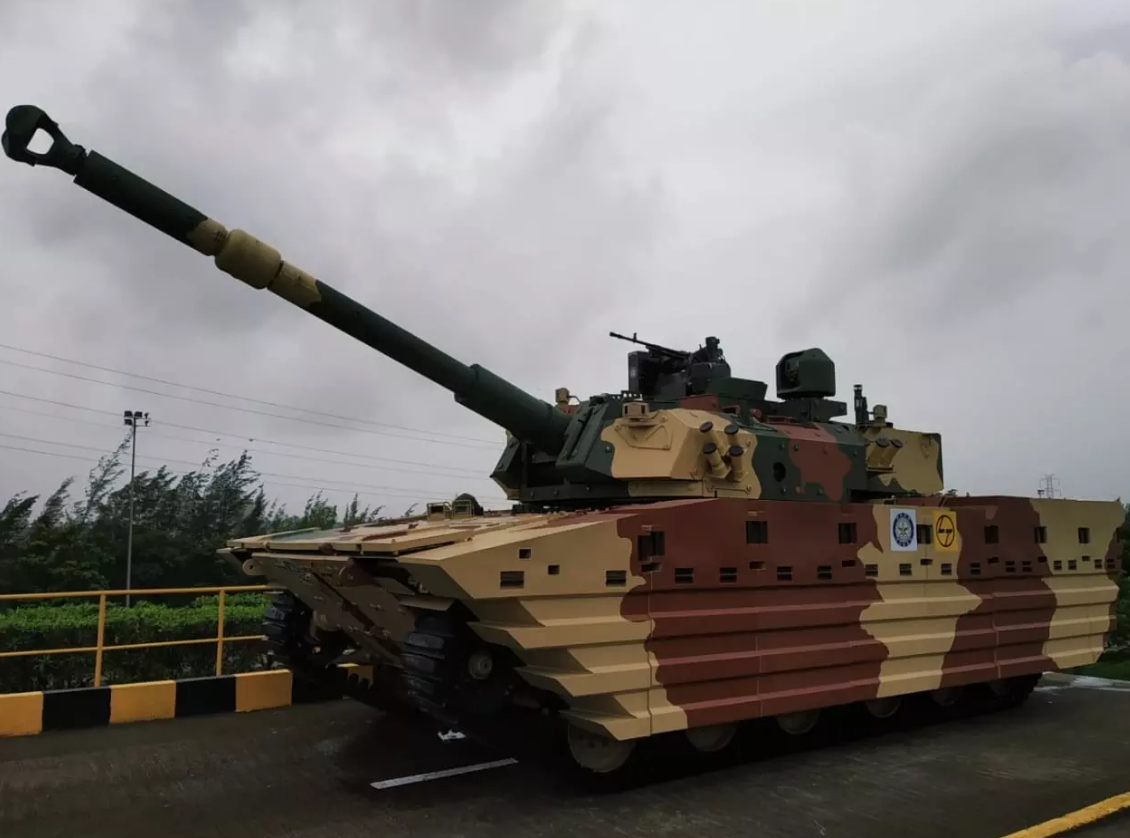 Xe cũng được trang bị bộ phao nổi có thể tháo rời và hệ thống đẩy phản lực nước, mang lại khả năng lội nước với độ sâu tối đa 1,5 mét. Ảnh: @Asian Military Review.