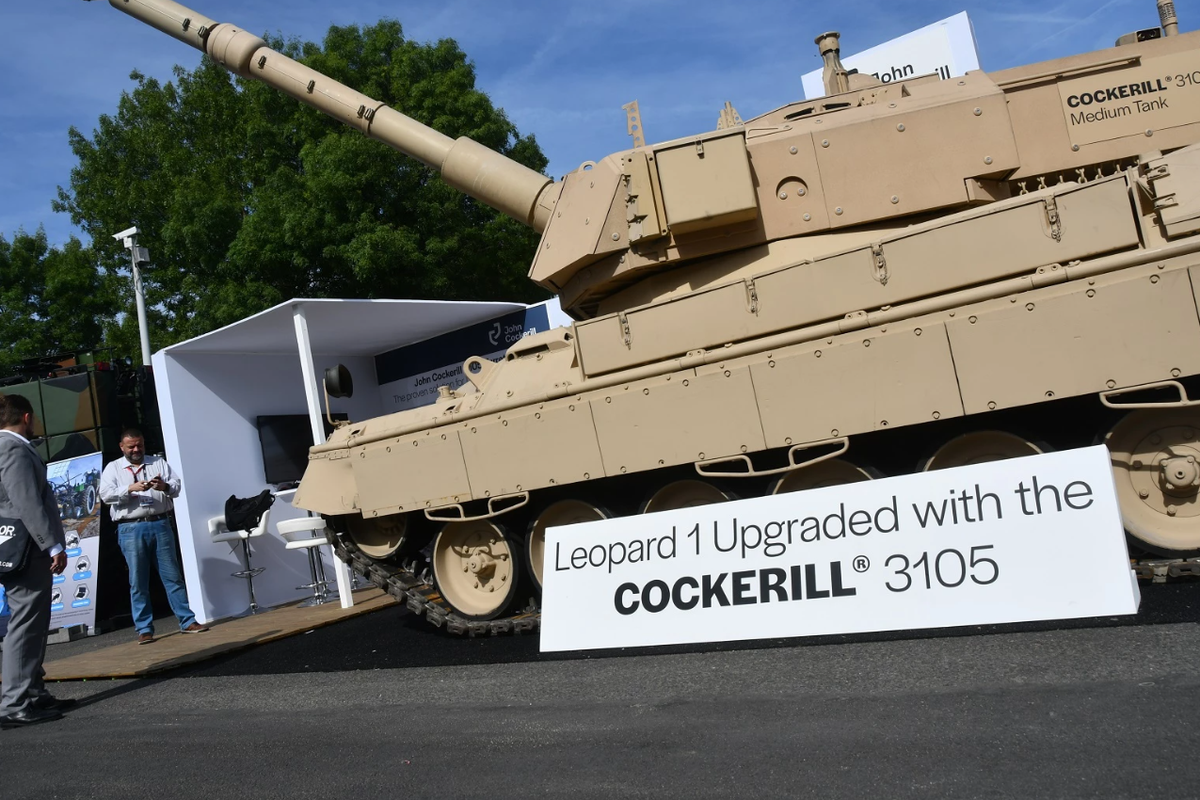 Phiên bản trình diễn Leopard 1A5BE có tháp pháo Cockerill 3105 lần đầu tiên được giới thiệu tại triển lãm quốc phòng Eurosatory 2022 ở Paris, nó đã trải qua các cuộc thử nghiệm bắn thành công. Trong một cuộc trình diễn trực tiếp vào tháng 12 năm 2023 tại Camp de Suippes của Pháp, Leopard 1A5BE đã gây ấn tượng với các phái đoàn quân sự về độ chính xác và khả năng tích hợp của nó. Ảnh: @Army Recognition.