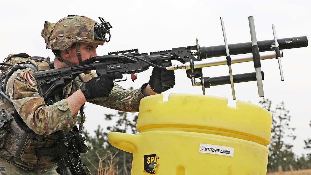 Ngày 29/8, Bộ trưởng Quốc phòng Mỹ Pete Hegseth bất ngờ tuyên bố thành lập Lực lượng Đặc nhiệm Liên ngành 401 (JIATF 401), đây được coi là “đòn tăng tốc” của Lầu Năm Góc trong cuộc chiến chống UAV. Động thái này phản ánh sự cấp bách trước làn sóng máy bay không người lái ngày càng tinh vi, lan rộng và trở thành thách thức an ninh mới cho cả chiến trường lẫn nội địa Mỹ.