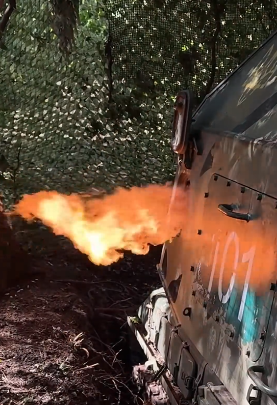 Khả năng điều khiển hỏa lực và tính cơ động được hiện đại hóa khiến pháo tự hành 2S19 Msta-S trở thành một vũ khí đáng gờm trong kho vũ khí của Moscow. Ảnh: @Lữ đoàn Nhảy dù Độc lập số 25 của Ukraine.