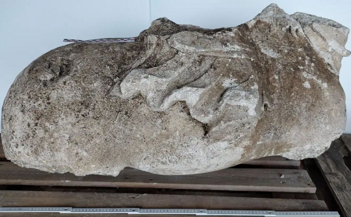 Theo các nhà khảo cổ học đến từ Viện Nghiên cứu Khảo cổ Quốc gia Pháp, có khả năng tác phẩm điêu khắc này được một nhân vật nổi tiếng như Vua Henry II của Pháp hoặc công tước John III của Lorraine, đặt làm, phản ánh thị hiếu nghệ thuật thời Phục hưng. Ảnh: @Viện Nghiên cứu Khảo cổ Quốc gia Pháp.