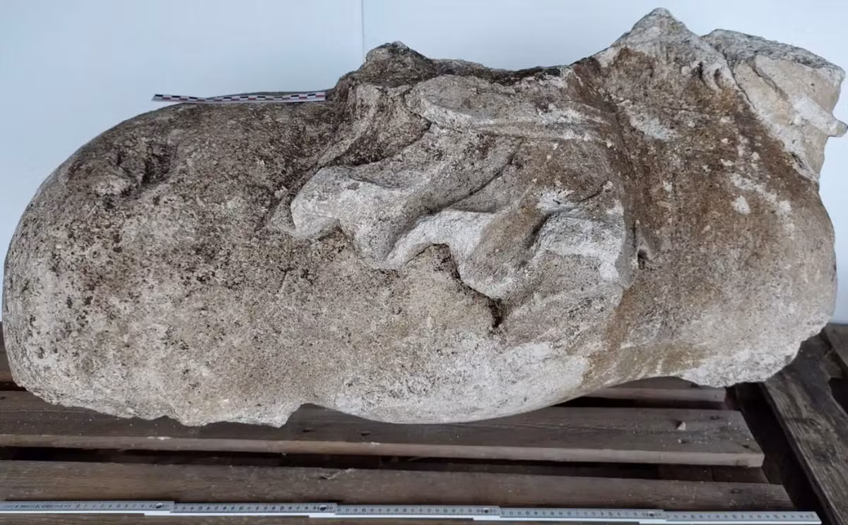 Theo các nhà khảo cổ học đến từ Viện Nghiên cứu Khảo cổ Quốc gia Pháp, có khả năng tác phẩm điêu khắc này được một nhân vật nổi tiếng như Vua Henry II của Pháp hoặc công tước John III của Lorraine, đặt làm, phản ánh thị hiếu nghệ thuật thời Phục hưng. Ảnh: @Viện Nghiên cứu Khảo cổ Quốc gia Pháp.