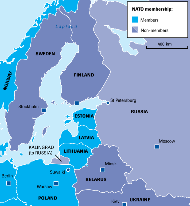 Nhưng tại sao lại là Belarus? Việc lựa chọn Belarus làm đối tác tiềm năng phản ánh cả những cân nhắc về mặt chiến lược và thực tế. Vị trí địa lý gần sườn phía đông của NATO của Belarus khiến nơi này trở thành một quốc gia đệm quan trọng đối với Nga, đặc biệt là trong bối cảnh căng thẳng gia tăng giữa Nga với phương Tây. Trong khi đó, hai nước này có lịch sử lâu dài về hợp tác quân sự, thể hiện qua các cuộc tập trận chung và sự phụ thuộc của Belarus vào thiết bị do Nga sản xuất. Belarus cũng đã hỗ trợ quân sự cho Nga, bao gồm cung cấp hỗ trợ hậu cần cho Nga tại cuộc chiến sự ở Ukraine. Ảnh: @ Stratfor.