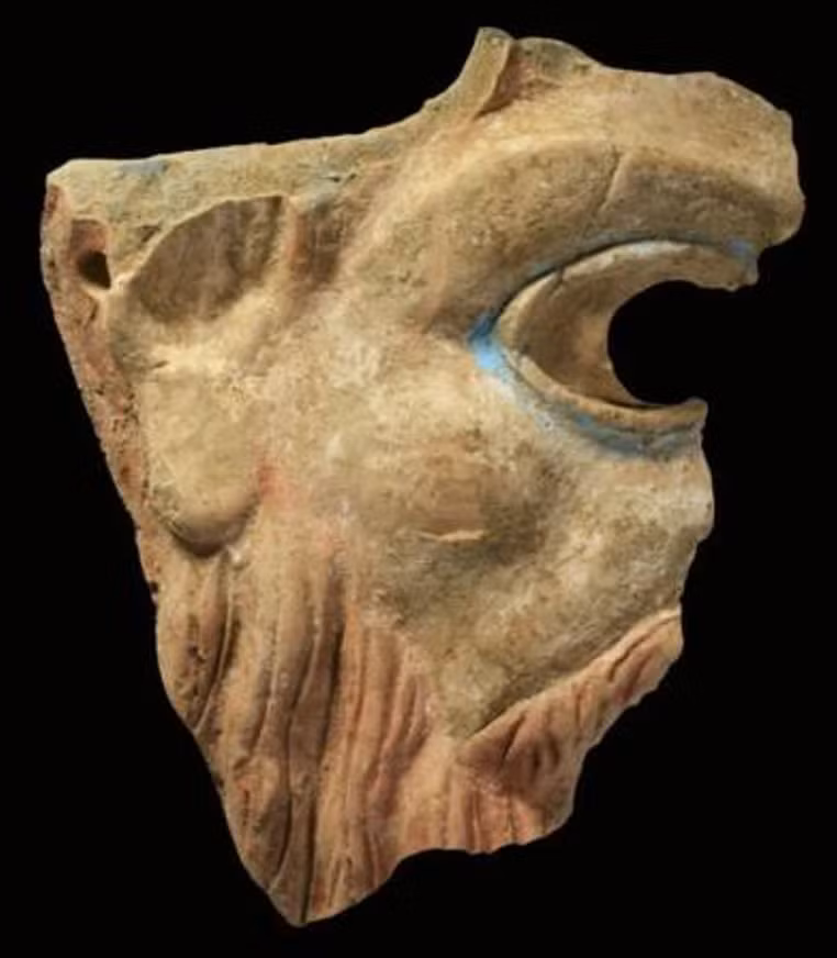 Vật thể này có niên đại khoảng 2.200 năm tuổi. Ảnh: @Vladimir Kuznetsov.