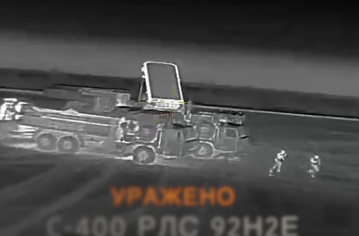 "Những radar này là con mắt của hệ thống phòng không tầm xa S-400 của đối phương", Tổng cục Tình báo Ukraine tuyên bố. Ảnh: @Головне управління розвідки МО України.