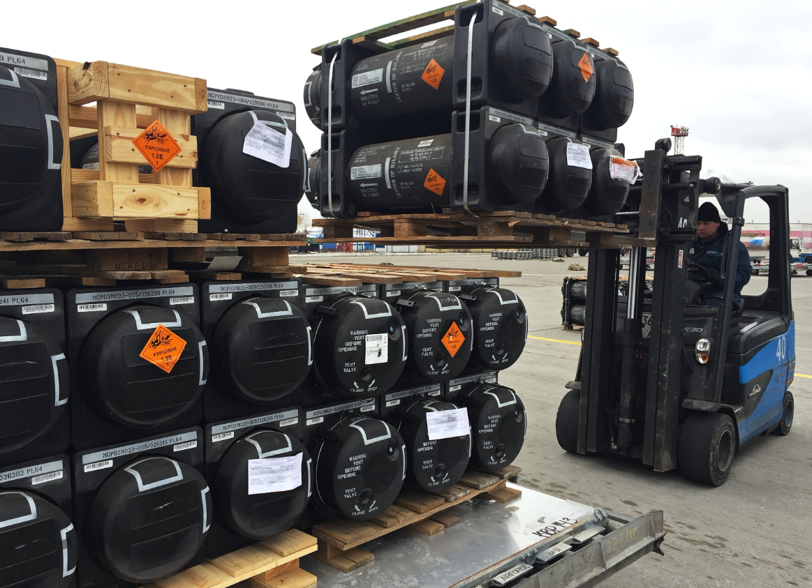 Việc có các cơ sở sản xuất ở nước ngoài cũng giúp các công ty công nghiệp quốc phòng Ukraine thu hút các chuyên gia, kỹ sư công nghệ quốc phòng châu Âu một cách dễ dàng hơn. Mặc dù Ukraine có cơ sở tốt để đào tạo các chuyên gia kỹ thuật, nhưng quá trình phi công nghiệp hóa và chảy máu chất xám do chiến sự đã ảnh hưởng nghiêm trọng đến các cơ hội như vậy. Ảnh: @ militarnyi.