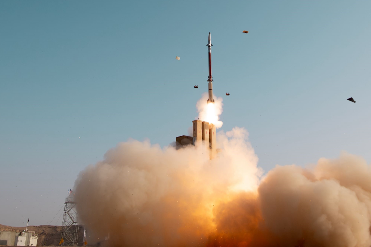 "Kẻ thù của chúng ta tiếp tục là mồi nhử thử nghiệm các hệ thống phòng không của chúng ta. Vì vậy, chúng ta phải tiếp tục nâng cấp chúng, đồng thời đẩy nhanh các công nghệ đột phá, giúp chúng ta giành được lợi thế quyết định và tăng cường năng lực tác chiến”, Thiếu tướng (đã nghỉ hưu) Amir Baram, Tổng cục trưởng Bộ Quốc phòng Israel, phát biểu trong một thông cáo báo chí. Ảnh: @ The Times of Israel.