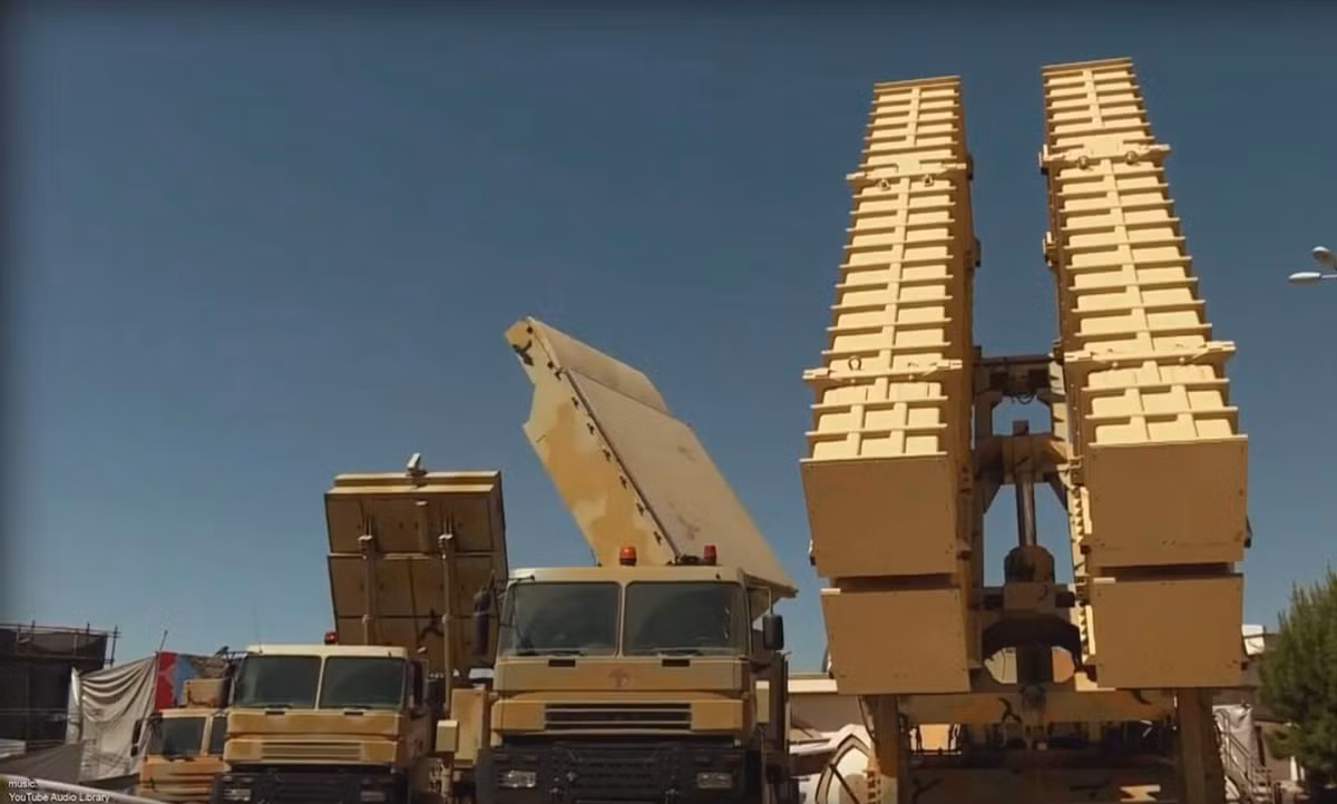 Bavar 373 tạo thành xương sống của mạng lưới phòng không Iran tại thời điểm Israel bắt đầu các cuộc giao tranh và được các nguồn tin địa phương ghi nhận đã bắn hạ ba trong số bốn máy bay chiến đấu tàng hình F-35. Tuy nhiên, mật độ mạng lưới phòng không của Iran kém hiệu quả và các hoạt động của F-35 sâu trong lãnh thổ Iran đã đặt ra câu hỏi về hiệu quả lâu dài của hệ thống Bavar 373 này. Ảnh: @ Defence Industry Europe.