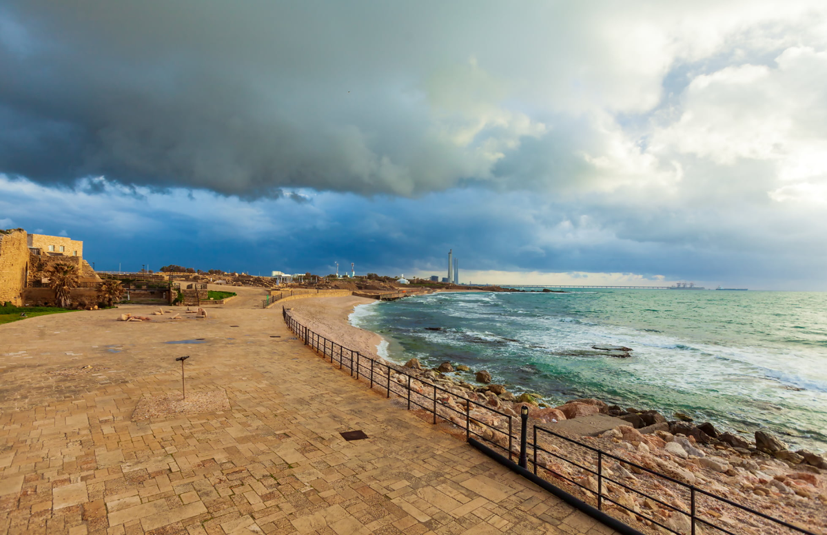 Trong một cuộc khảo sát hàng hải ven bờ biển Israel, chuyên gia tiền tệ cổ của Cơ quan Cổ vật Israel, ông Lior Sandberg bất ngờ tìm thấy một vật thể lạ. Ảnh: @Cơ quan Cổ vật Israel.