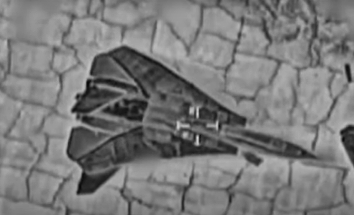 Người phát ngôn của Lực lượng Phòng vệ Israel, Chuẩn tướng Effie Defrin tiết lộ, cuộc tấn công này là một phần trong chiến dịch mở rộng của Israel, nhằm phá hủy vĩnh viễn khả năng phòng không của Iran, bao gồm cả việc phá hủy phi đội máy bay cánh cố định của Không quân Iran. Ảnh: @Lực lượng Phòng vệ Israel.