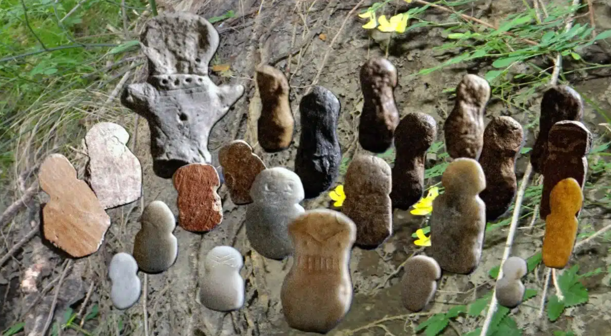 Theo đó, hàng chục bức tượng hình người, làm bằng đá cẩm thạch, xương và đất nung, được tìm thấy sắp xếp thành một vòng tròn xung quanh một lò sưởi đất nung ở trung tâm. Ảnh: @MehmetNuriErsoy.