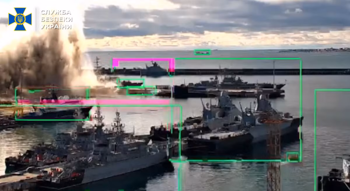 Tàu ngầm Dự án 636.3 nằm trong số những tàu ngầm chạy bằng động cơ diesel-điện hiện đại nhất của Nga và được thiết kế để giảm thiểu tiếng ồn, khiến chúng khó bị phát hiện và theo dõi. Lớp tàu này được Hải quân Nga sử dụng rộng rãi và cũng đã được xuất khẩu cho một số khách hàng nước ngoài. Ảnh: @Служба безпеки України.