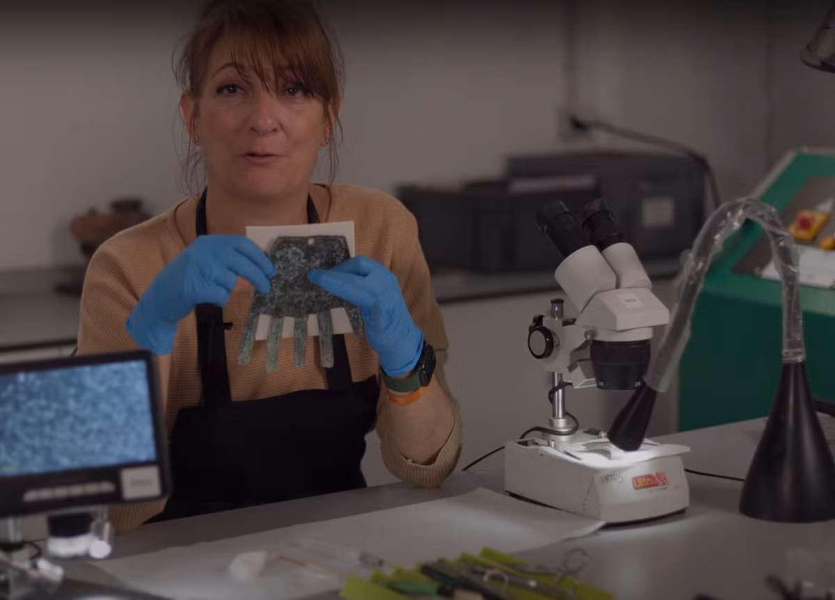 Giáo sư Joaquín Gorrochategui đến từ Đại học Xứ Basque cho biết: "Chúng tôi có thể hiểu được từ đầu tiên là 'sorioneku', nhưng vẫn không thể giải mã được những từ tiếp theo". Ảnh: @Đại học Barcelona.