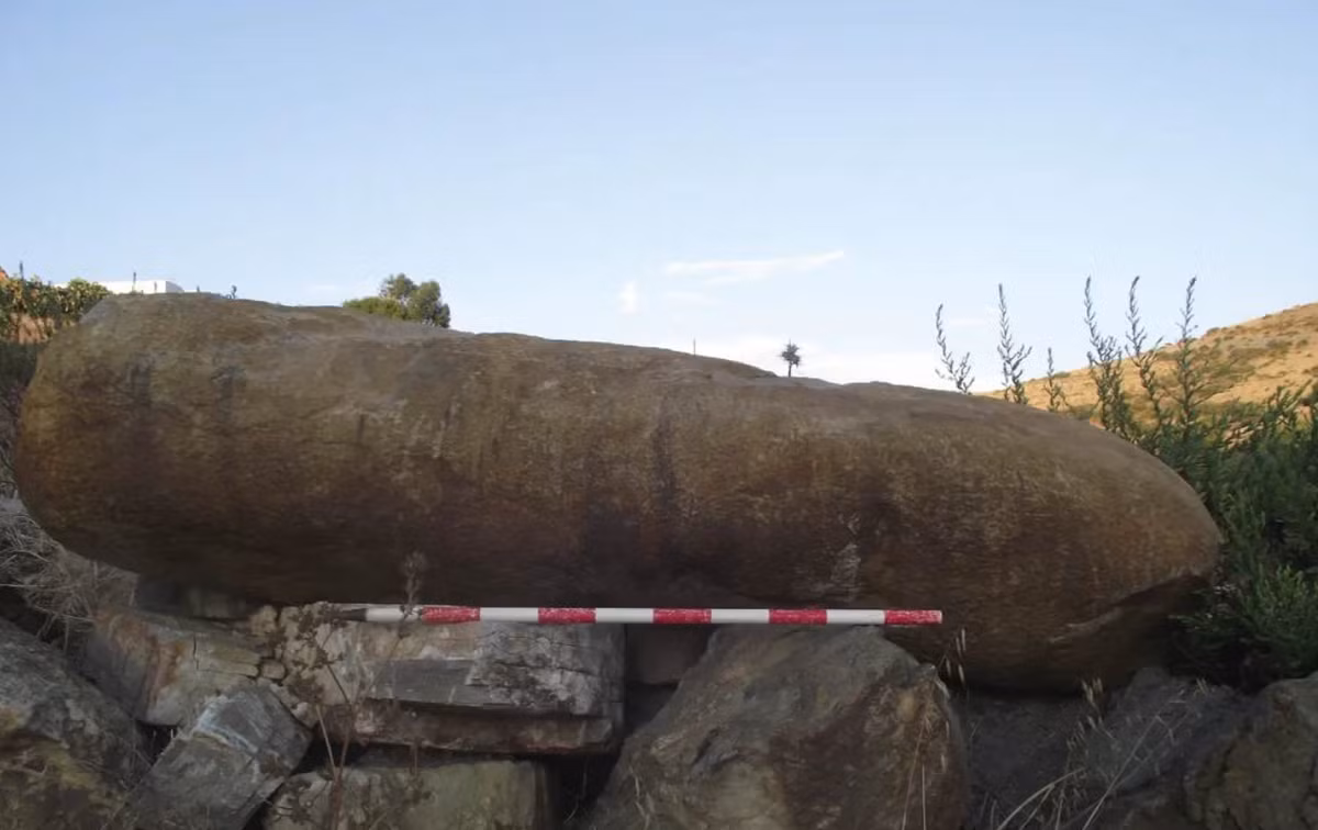 Đó là một lăng mộ đá ước tính có niên đại khoảng 4.000 năm tuổi, thuộc Thời Đại Đồ Đồng. Ảnh: @Đại học Cádiz.