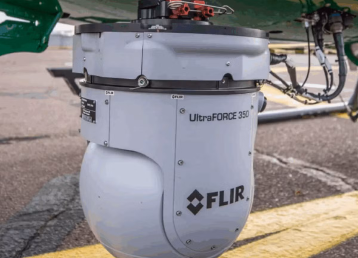 "Các giải pháp phòng thủ Hệ thống đa cảm biến Teledyne FLIR UltraFORCE 350 đang chứng tỏ là hoàn toàn phù hợp cho các ứng dụng chống máy bay không người lái trên không, như đã thấy gần đây ở Ukraine", một phát ngôn viên của công ty FLIR chia sẻ với Defence Blog. "Độ chính xác của các hệ thống ảnh nhiệt trên không của chúng tôi cho thấy chúng đủ linh hoạt để hỗ trợ nhiều nhiệm vụ phát hiện, theo dõi và nhận dạng mục tiêu trong mọi điều kiện”, phát ngôn viên của công ty FLIR chia sẻ thêm. Ảnh: @ The Statesman.