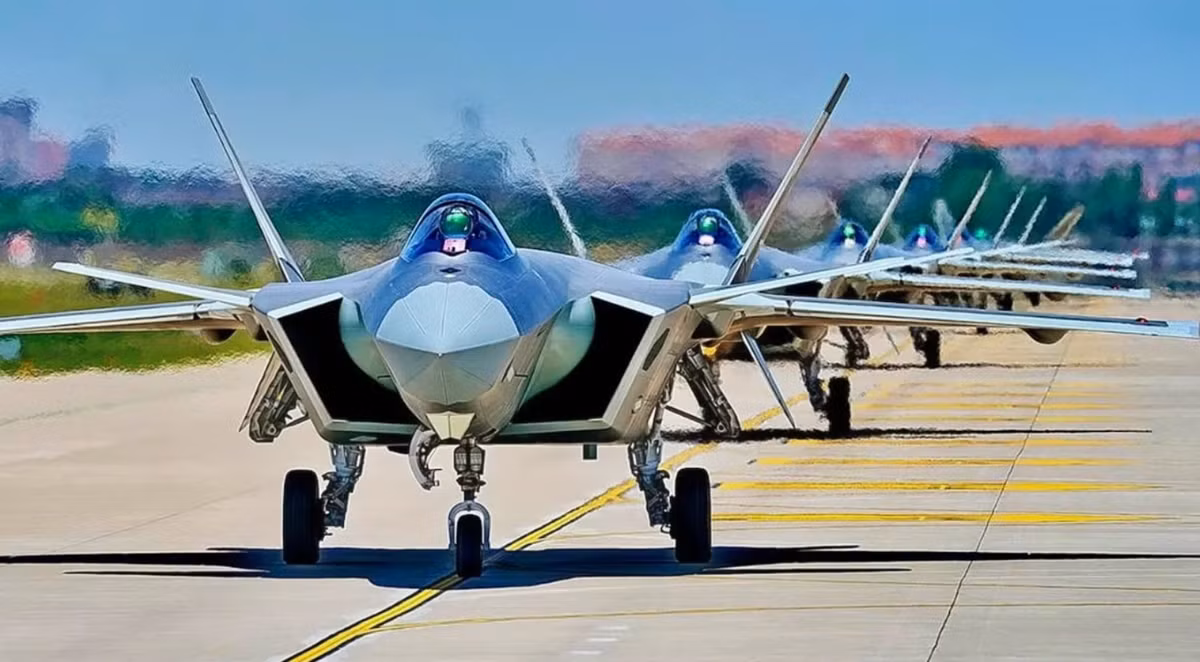 Ngoài ra, không gian bổ sung này có thể được sử dụng để lắp đặt các hệ thống mới hoặc thậm chí là một thùng nhiên liệu bổ sung để mở rộng tầm bay của máy bay chiến đấu. Ảnh: @ 19FortyFive.