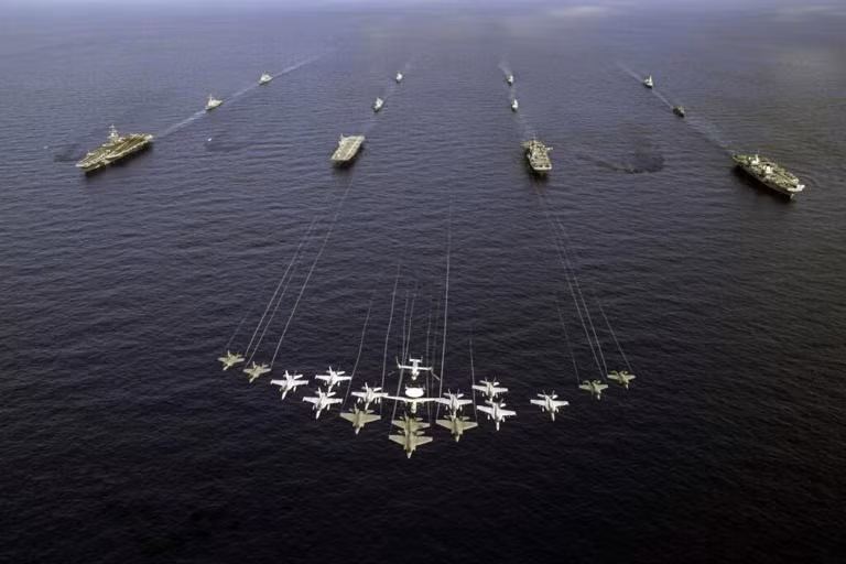 Sau đó, con tàu khổng lồ ghé cảng Yokosuka từ 12 đến 28/8, rồi neo đậu tại trung tâm Tokyo đến 2/9. Trong thời gian này, Hải quân Hoàng gia Anh đã tổ chức “Diễn đàn Tương lai Thái Bình Dương”, nơi các lãnh đạo quốc phòng và công nghiệp thảo luận về công nghệ quân sự, an ninh kinh tế và những thách thức mới nổi.