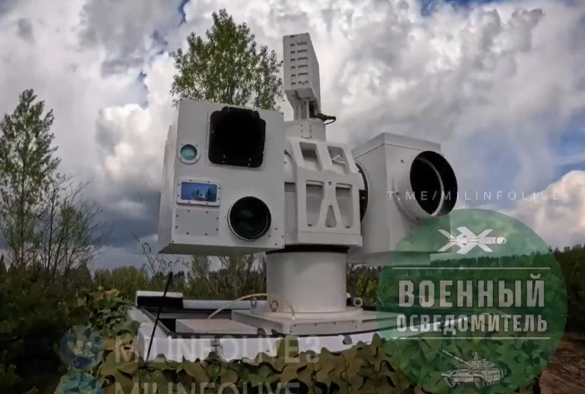 Trong khi kênh Military Informant Telegram không giải thích đó là hệ thống gì, nhưng biên tập viên của một tạp chí quân sự Nga đã xác định đó là “Hệ thống phòng thủ laser tầm thấp của Trung Quốc (LASS)”. “Nó được sử dụng bởi Cảnh sát vũ trang nhân dân của Cộng hòa Nhân dân Trung Hoa", Kornev Dmitry, biên tập viên của tạp chí NOZS và trang web MilitaryRussia.Ru viết. Ảnh: @MILINFOLIVE3.