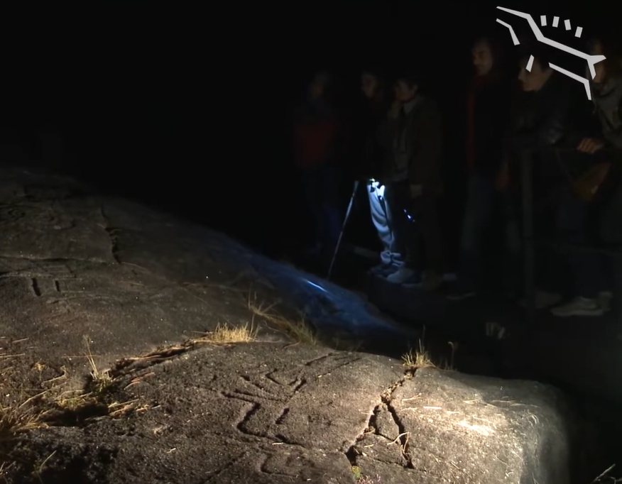 Trong số những hình ảnh nổi bật nhất là những hình khắc con tàu lớn, một trong những biểu tượng quan trọng nhất trong nghệ thuật khắc đá Scandinavia. Ảnh: @Tormod Fjeld.