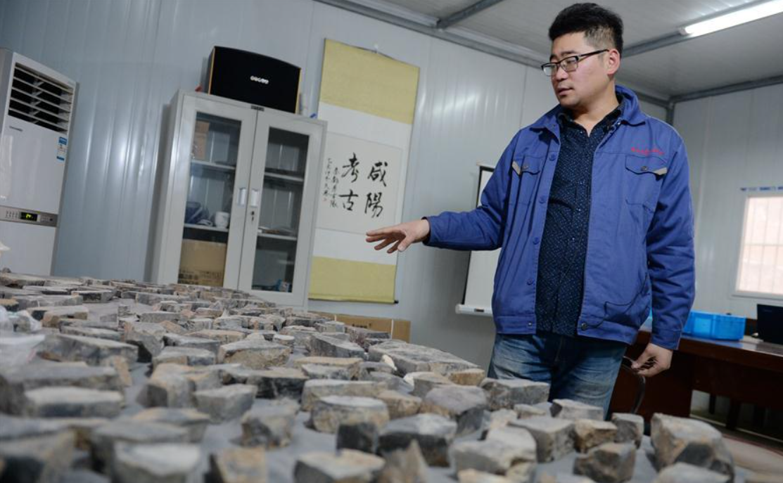 Họ còn tìm thấy các mảnh vỡ kiến ​​trúc như gạch và ngói cổ xưa. Ảnh: @Viện Nghiên cứu Khảo cổ học tỉnh Thiểm Tây.