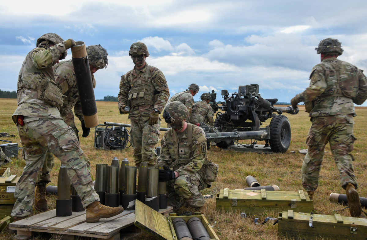 Thỏa thuận lịch sử này cũng diễn ra sau khi Mỹ dừng các chuyến hàng vũ khí tới Ukraine, vì lo ngại về kho vũ khí của nước này đang cạn kiệt. Thế nên, Tổng thống Ukraine Volodymyr Zelensky gọi thỏa thuận mới này với Đan Mạch là một “quyết định quan trọng”. Ảnh: @ Army Times.