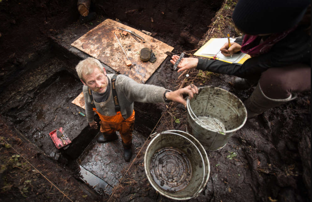 Phương pháp xác định niên đại dựa trên vật liệu bị cacbon hóa cho thấy, những người định cư đã sinh sống tích cực trong khu vực này cách đây khoảng 14.000 năm trước. Điều đặc biệt ở niên đại này là chúng cho thấy những người định cư này là những cư dân lâu đời nhất của Bắc Mỹ. Ảnh: @Bảo tàng Quốc gia Canada.