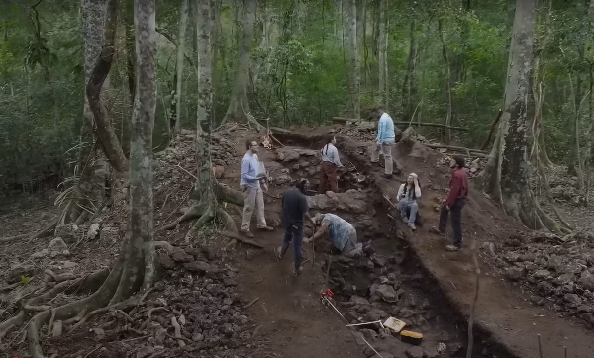 Phát hiện này đánh dấu ngôi mộ hoàng gia đầu tiên có thể nhận dạng được tại địa điểm này, do các nhà khảo cổ học nổi tiếng là Tiến sĩ Arlen và Diane Chase thuộc trường Đại học Houston dẫn đầu. Ảnh: @Đại học Houston.