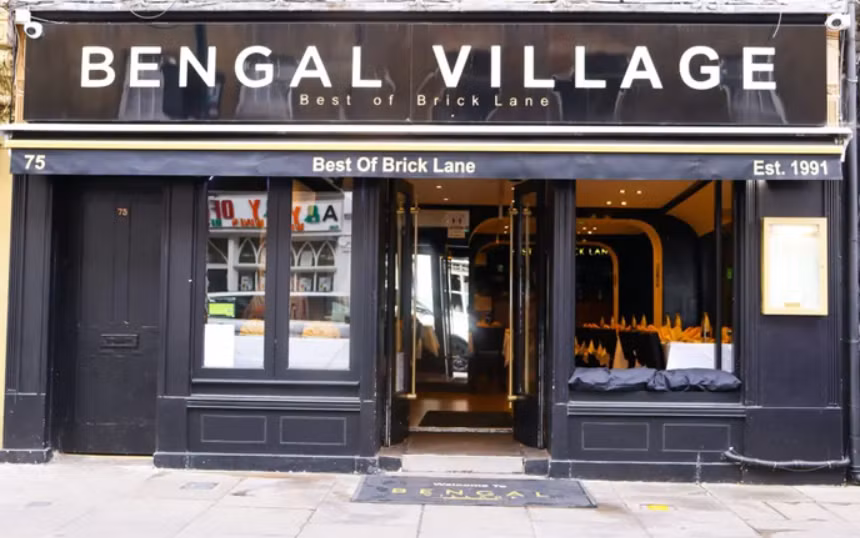 Theo đó, thử thách ăn "món cà ri cay nhất thế giới" được tổ chức bởi nhà hàng Bengal Village trên phố Brick Lane của London. Ảnh: @Bengal Village - Best of Brick Lane.