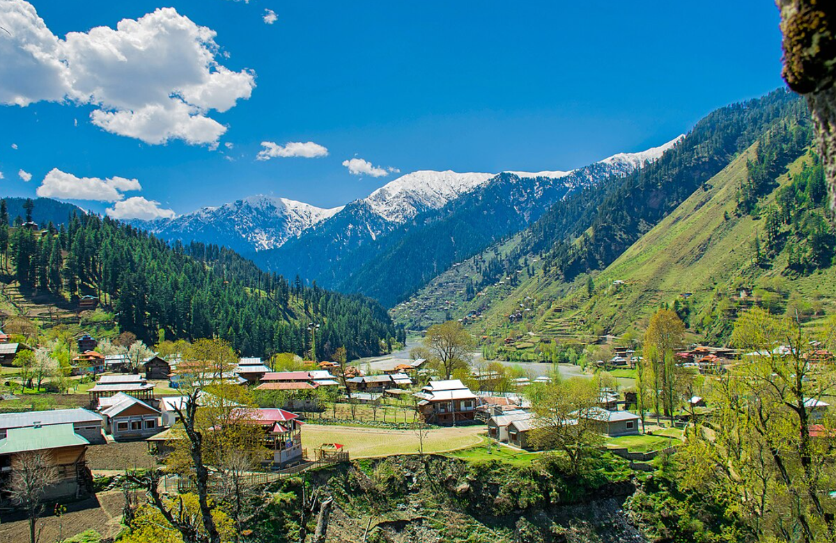 Khi tiến hành khai quật vùng Kashmir thuộc dãy Himalaya, ở biên giới Ấn Độ - Pakistan, các chuyên gia đến từ Viện Hàn lâm Khoa học Nga bất ngờ tìm thấy tàn tích công trình cổ xưa kỳ lạ. Ảnh: @Natalya Polosmak.