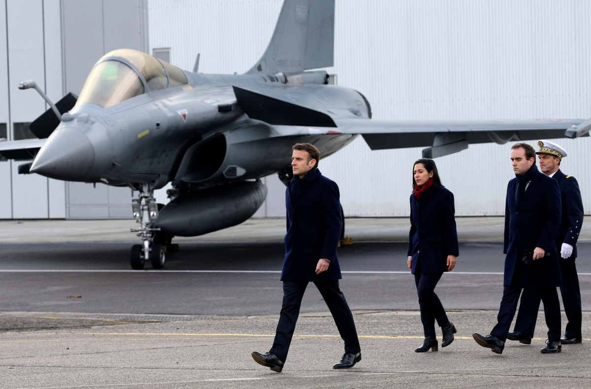 Hiện tại, bốn phi công và mười hai kỹ thuật viên thuộc Không quân Indonesia đã trải qua khóa huấn luyện chuyên sâu tại Pháp dưới sự chỉ huy của Trung tá Binggi Nobel. Ảnh: @Dassault Aviation.