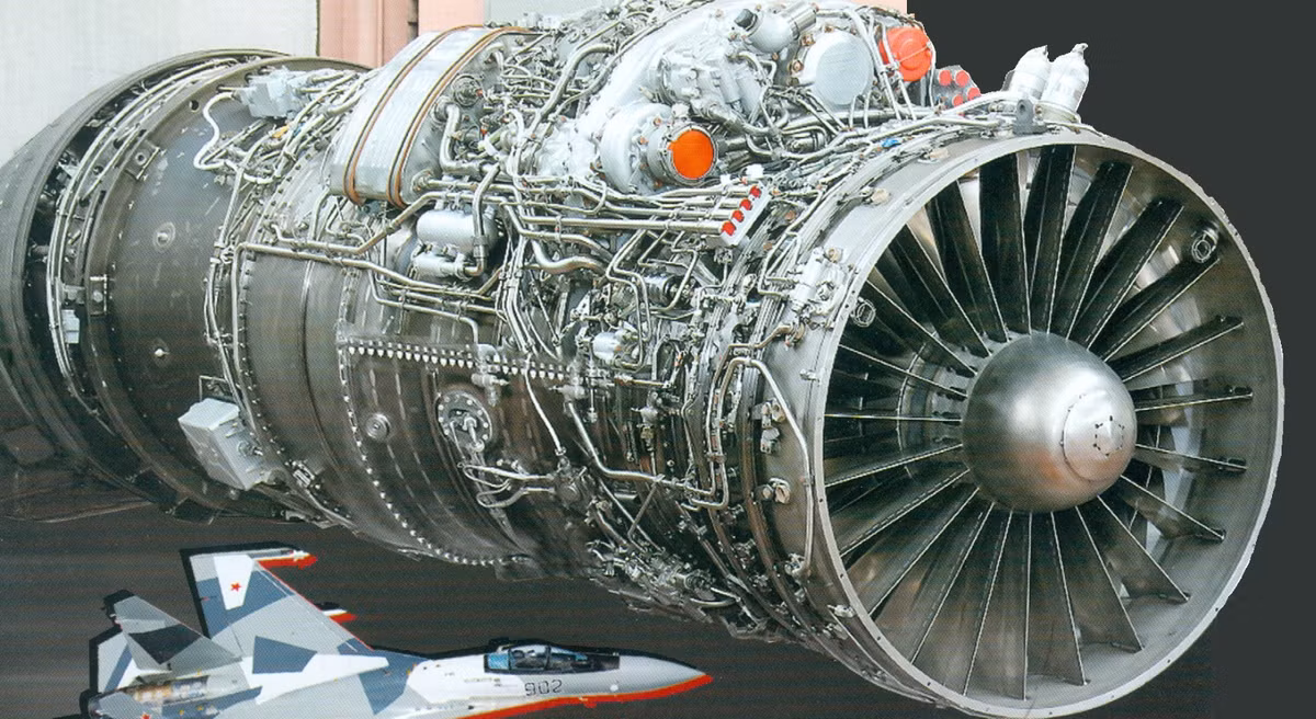 Việc tích hợp động cơ mới AL-41F1S vào máy bay chiến đấu Su-35 vào phi đội Su-30SM của Nga bắt đầu vào năm 2022, điển hình với việc Belarus đã chuyển các đơn đặt hàng của riêng mình từ mua máy bay chiến đấu Su-30SM cơ bản, sang mua biến thể có động cơ mới, được gọi là Su-30SM2. Ảnh: @ DefenceXP.