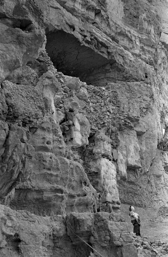 Khi tiến hành khai quật, nhà khảo cổ học Yigael Yadin đã phát hiện ra trong Hang động Cave of Letters, ở sa mạc Judea một kho báu kỳ lạ. Kho báu này gồm các hiện vật thuộc về những người Do Thái tị nạn chạy trốn khỏi cuộc nổi dậy Bar-Kokhba chống lại La Mã. Ảnh: @John Williams / Israel Museum Jerusalem.