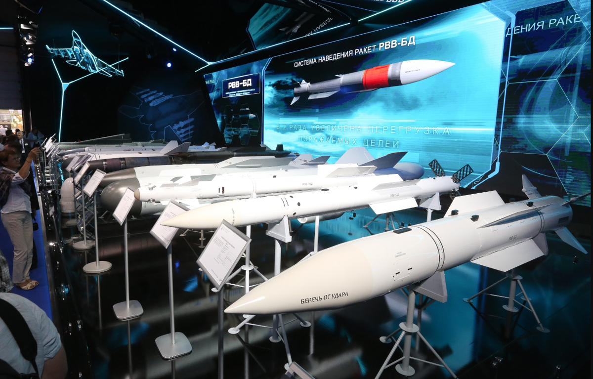 Vũ khí này có khả năng là một biến thể của R-37M, một tên lửa không đối không tầm xa được NATO gọi là AA-13 Axehead. Tiết lộ này vừa được nêu chi tiết trong Báo Cáo Đánh Giá Mối Đe Dọa Toàn Cầu Năm 2025 của DIA, trình lên Tiểu ban Tình báo và Hoạt động đặc biệt của Hạ viện Mỹ. Ảnh: @Military Watch Magazine.