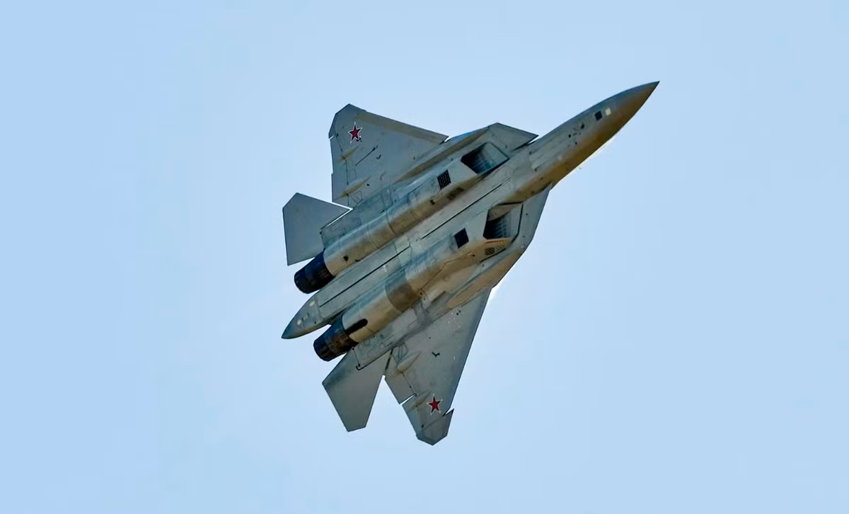 Máy bay này cuối cùng có thể được trang bị động cơ AL-41F1 mạnh mẽ và siêu cơ động, cung cấp nhiều tính năng khác bao gồm siêu hành trình khiến máy bay không bị phát hiện khi tiếp cận mục tiêu từ xa. Ảnh: @ National Security Journal.