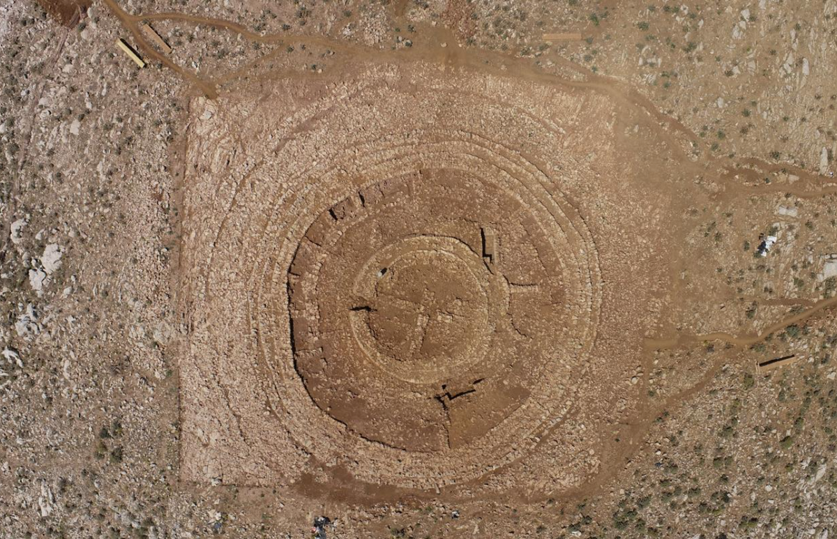 Nhiều khả năng mê cung này không phải là một công trình "cư trú thường trực". Thay vào đó, nó được sử dụng định kỳ cho các nghi lễ, có thể bao gồm "việc tiêu thụ thức ăn, rượu vang và dâng cả lễ vật". Ảnh: @Bộ Văn hóa Hy Lạp.