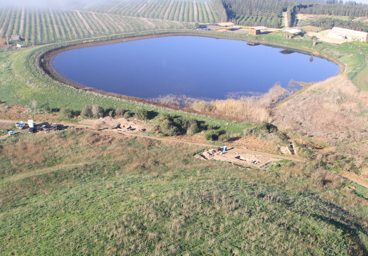 Khi đang tiến hành khai quật tại một địa điểm gần Tel Shadud ở Thung lũng Jezreel, Israel, các chuyên gia đến từ Cơ Quan Cổ Vật Israel bất ngờ tìm thấy quần thể di tích cổ xưa bí ẩn. Ảnh: @Cơ Quan Cổ Vật Israel.