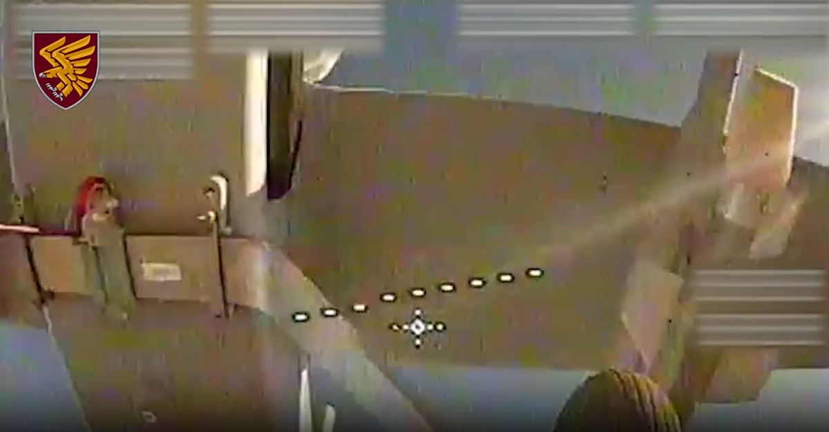 Ngoài giá thành, tổn thất còn đáng kể vì máy bay không người lái này còn mang theo các cảm biến, thiết bị liên lạc và đường truyền dữ liệu quan trọng, vốn không dễ thay thế, đặc biệt là dưới áp lực của lệnh trừng phạt vào Nga và hậu cần thời chiến. Ảnh: @95 окрема десантно-штурмова Поліська бригада ДШВ ЗСУ.