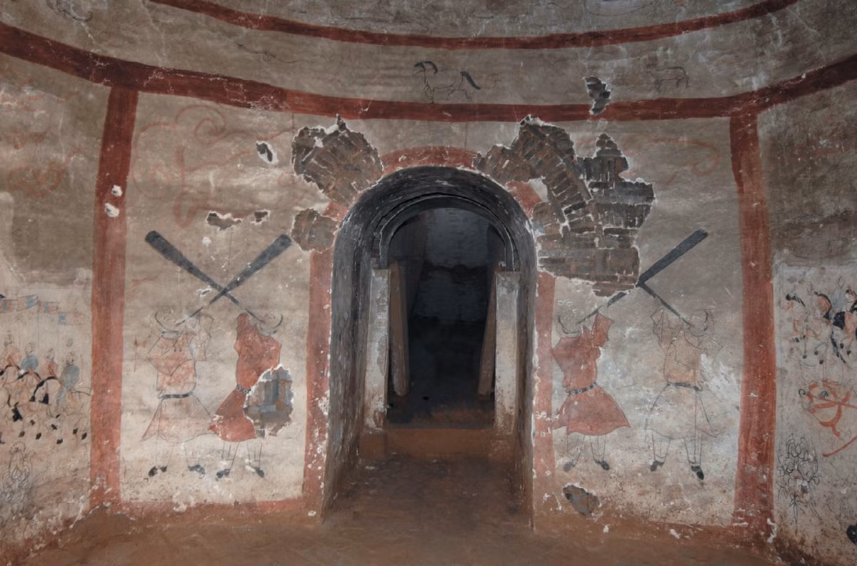 Tại cuộc khai quật ở Nghĩa trang cổ Fanwangsi ở thành phố Sóc Châu, một thị trấn thuộc tỉnh Sơn Tây, cách Bắc Kinh, Trung Quốc 321 km về phía tây nam, các chuyên gia đến từ Viện Khảo cổ học tỉnh Sơn Tây và Bảo tàng Sơn Tây đã bất ngờ tìm thấy một lăng mộ cổ. Ảnh: @Viện Khảo cổ học tỉnh Sơn Tây và Bảo tàng Sơn Tây.