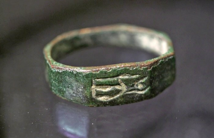 Được biết, Minerva là một vị thần nổi bật trong thần thoại La Mã, nắm giữ nhiều vai trò quan trọng. Bà chủ yếu được công nhận là nữ thần của trí tuệ, công lý, luật pháp và chiến thắng. Ngoài ra, bà còn là người bảo trợ cho nghệ thuật, thương mại và chiến lược La Mã. Ảnh: @Cơ quan Cổ vật Israel.