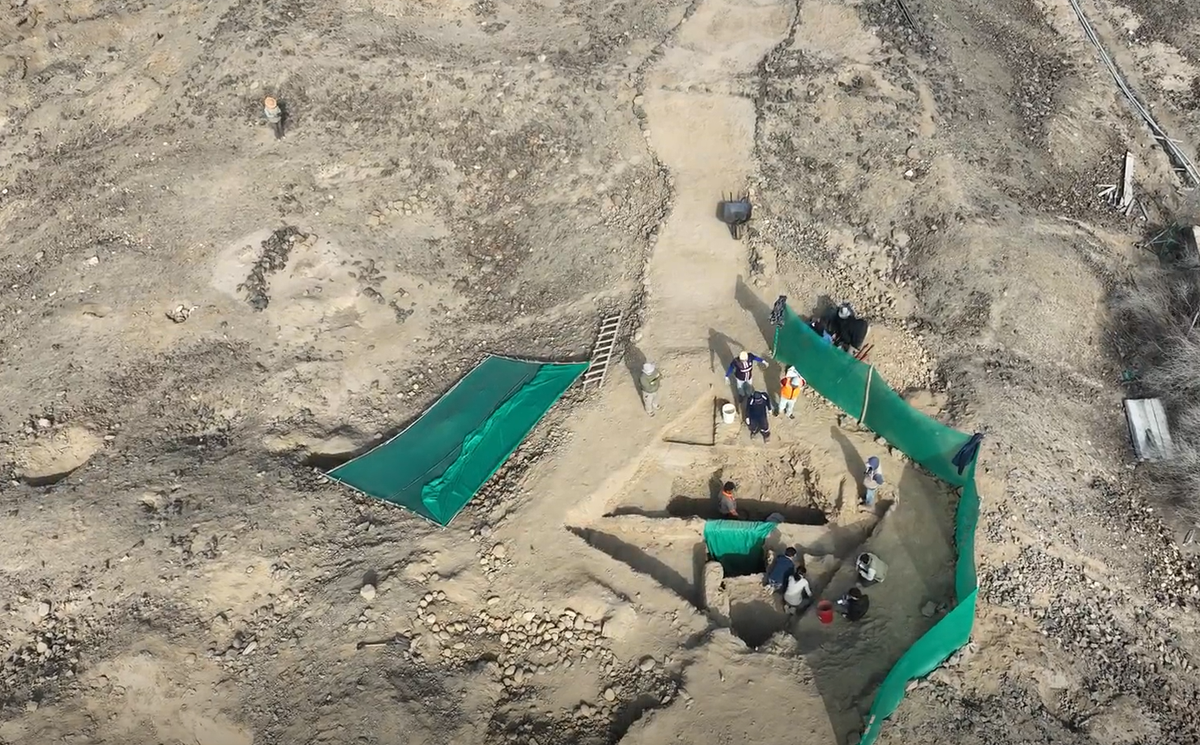 Đó là một bức tranh tường đá cổ ước tính có niên đại từ 3.000 đến 4.000 năm tuổi. Ảnh: @Đại Học Hoàng Gia Peru.