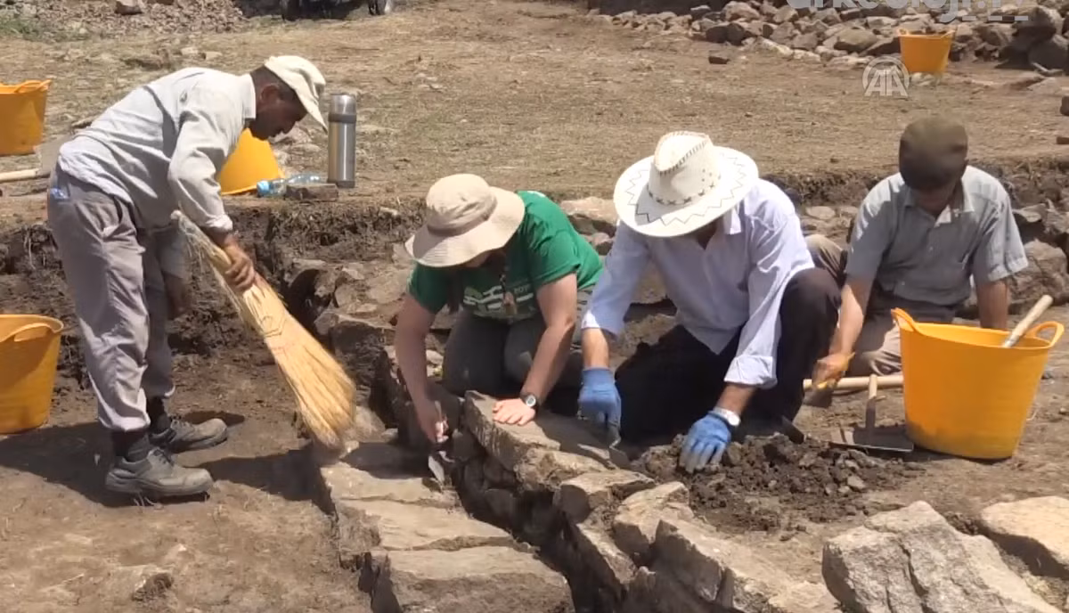 Đó là tàn tích của một nhà bếp cổ ước tính có niên đại khoảng 2.500 năm tuổi. Ảnh: @Bảo Tàng Quốc Gia Thổ Nhĩ Kỳ.