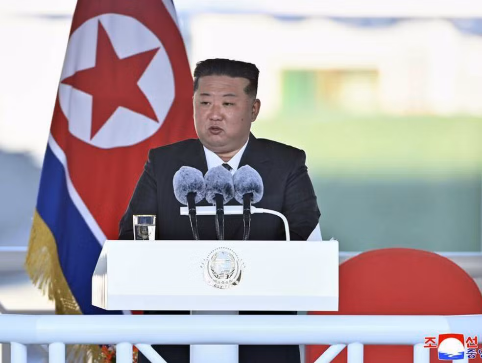 Sự cố này đã khiến nhà lãnh đạo Kim Jong-un tức giận, gọi vụ việc này là một tai nạn nghiêm trọng và là hành vi phạm tội do sự bất cẩn, vô trách nhiệm và không thể dung thứ, nó gây ra "sự sụp đổ" về phẩm giá của quốc gia và lòng tự trọng của nước nhà”. Ảnh: @KCNA.