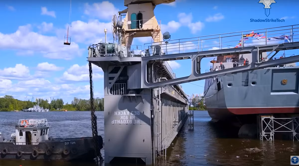 Tàu chiến dài 135 mét này được thiết kế theo dạng mô-đun với hệ thống phóng tên lửa thẳng đứng đa năng. Ảnh: @ShadowStrike Tech.