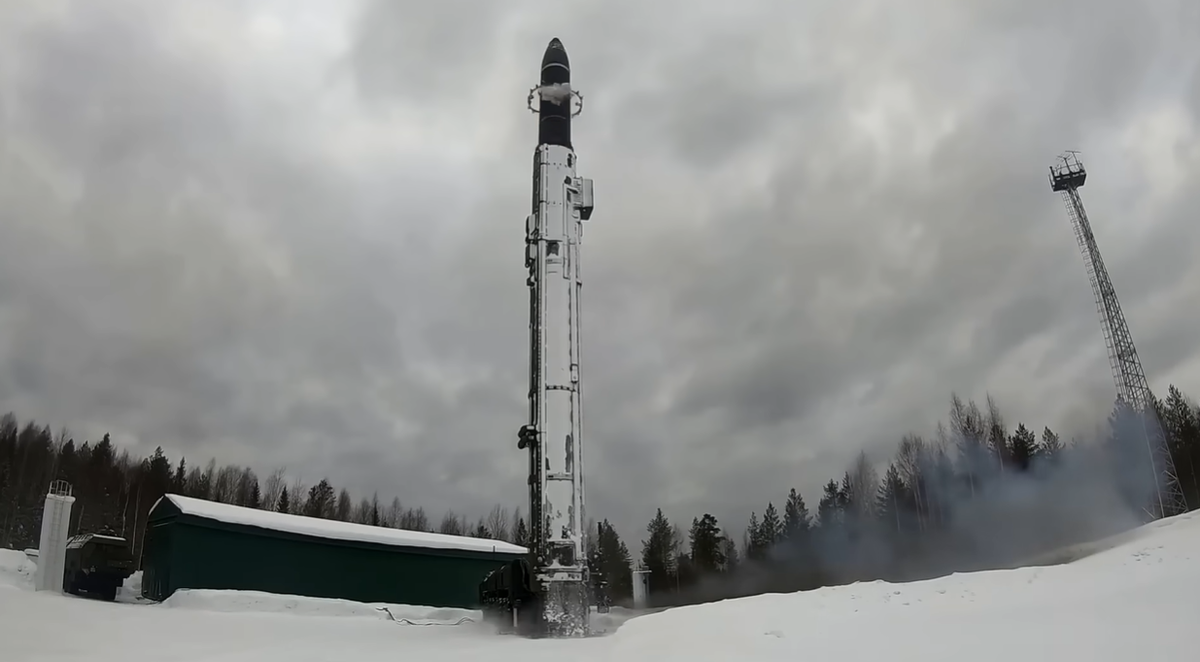 Song song với tuyên bố của Lukashenko, Tổng thống Nga Vladimir Putin cho biết, tên lửa Oreshnik sẽ sớm được đồng loạt đưa vào biên chế của Lực lượng vũ trang Nga. Ảnh: @Military Power.