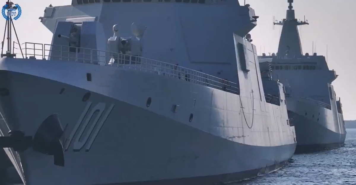 Theo thông tin được các phương tiện truyền thông chính thức của Trung Quốc đưa tin, cuộc tập trận được tiến hành theo hình thức huấn luyện tự do và thực tế, trong đó tàu khu trục Type 055 hoạt động trong một kịch bản đòi hỏi các nhiệm vụ trinh sát, phát hiện sớm và theo dõi liên tục. Ảnh: @China_Navy.