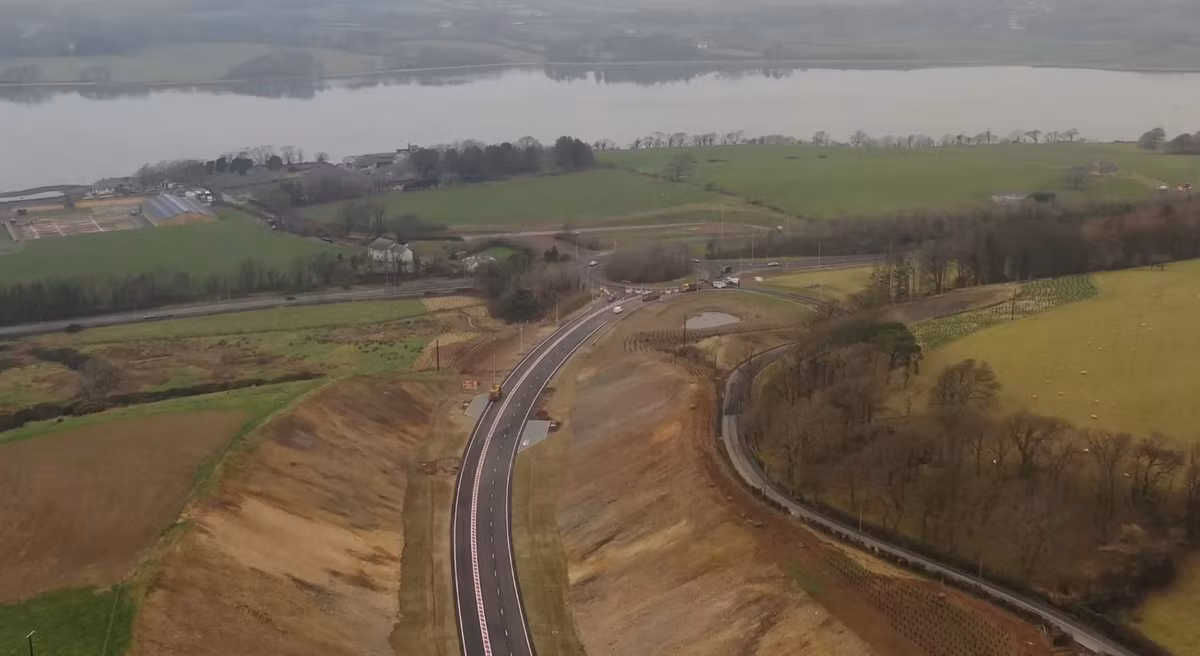 Trong quá trình khai quật tại địa điểm Caernarfon-Bontnewydd của Wales (một quốc gia thuộc Vương quốc Liên hiệp Anh và Bắc Ireland và nằm trên đảo Anh), các chuyên gia đến từ Cơ quan Quy hoạch Khảo cổ Gwynedd bất ngờ tìm thấy một vật thể lạ. Ảnh: @Cơ quan Quy hoạch Khảo cổ Gwynedd.