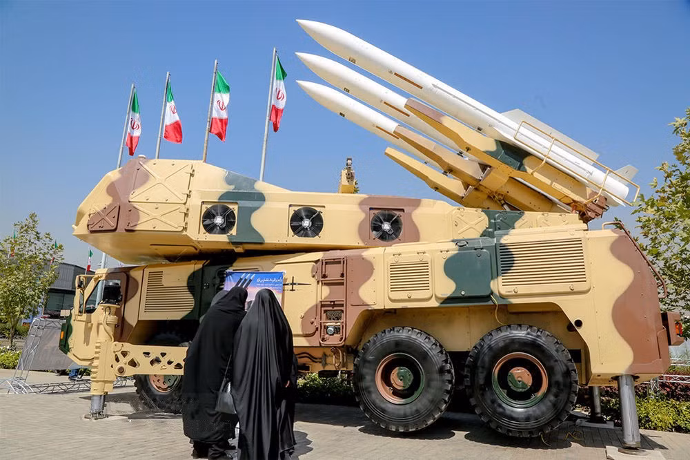 Tuy nhiên, Iran hiện sở hữu một số hệ thống phòng không tầm trung và tầm xa có khả năng đánh chặn mục tiêu ở độ cao lớn. Trong đó, hệ thống Sevom Khordad được cho là có trần đánh chặn lên tới khoảng 30 km.