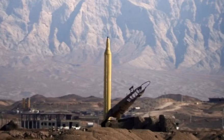 Tuy vậy, phương Tây vẫn thường xuyên gây sức ép buộc Tehran hạn chế hoặc giải trừ chương trình tên lửa. Iran coi kho tên lửa là công cụ răn đe quan trọng trước các nguy cơ tấn công từ bên ngoài.