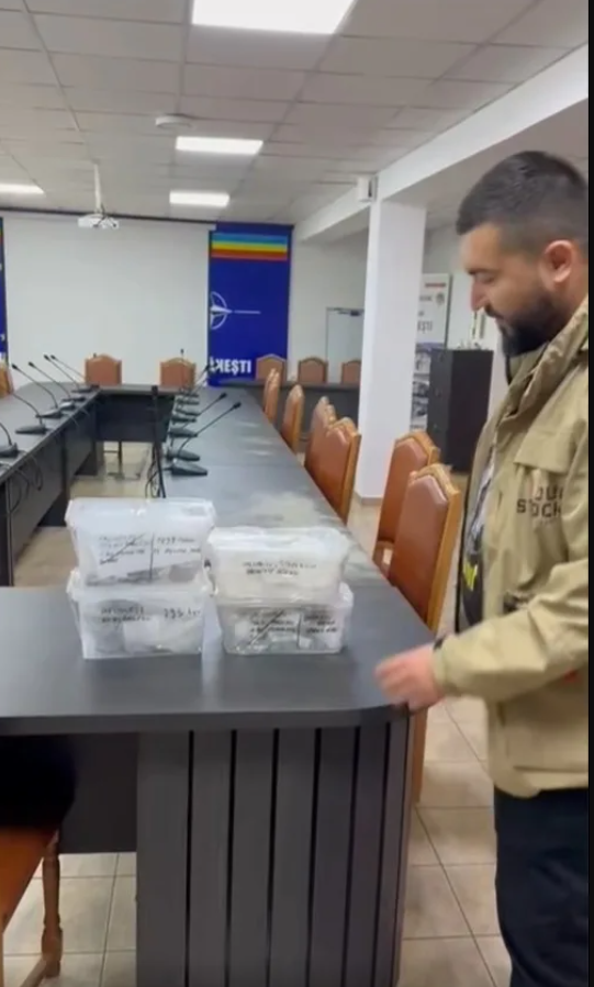 RO Detecting đã tuân thủ nghiêm ngặt quy định này, đến tòa thị chính Ștefănești để gửi báu vật, và ghi chép tỉ mỉ về việc giao nhận. Ảnh: @RO Detecting.