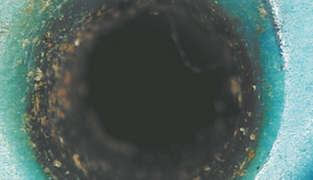 "Các lỗ khoan cho thấy những đường vân xoắn ốc rất mịn và dày đặc trên thành bên trong của chúng. Thành ống thẳng và đường kính đồng đều. Đây là dấu hiệu rõ ràng của công nghệ khoan ống, một kỹ thuật tinh vi đòi hỏi các dụng cụ khoan quay chính xác", Yang Ju nói thêm. Ảnh: @Yang Feiyue/China Daily.